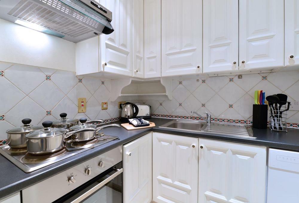 Somerset Court Kensington Apartments لندن المظهر الخارجي الصورة